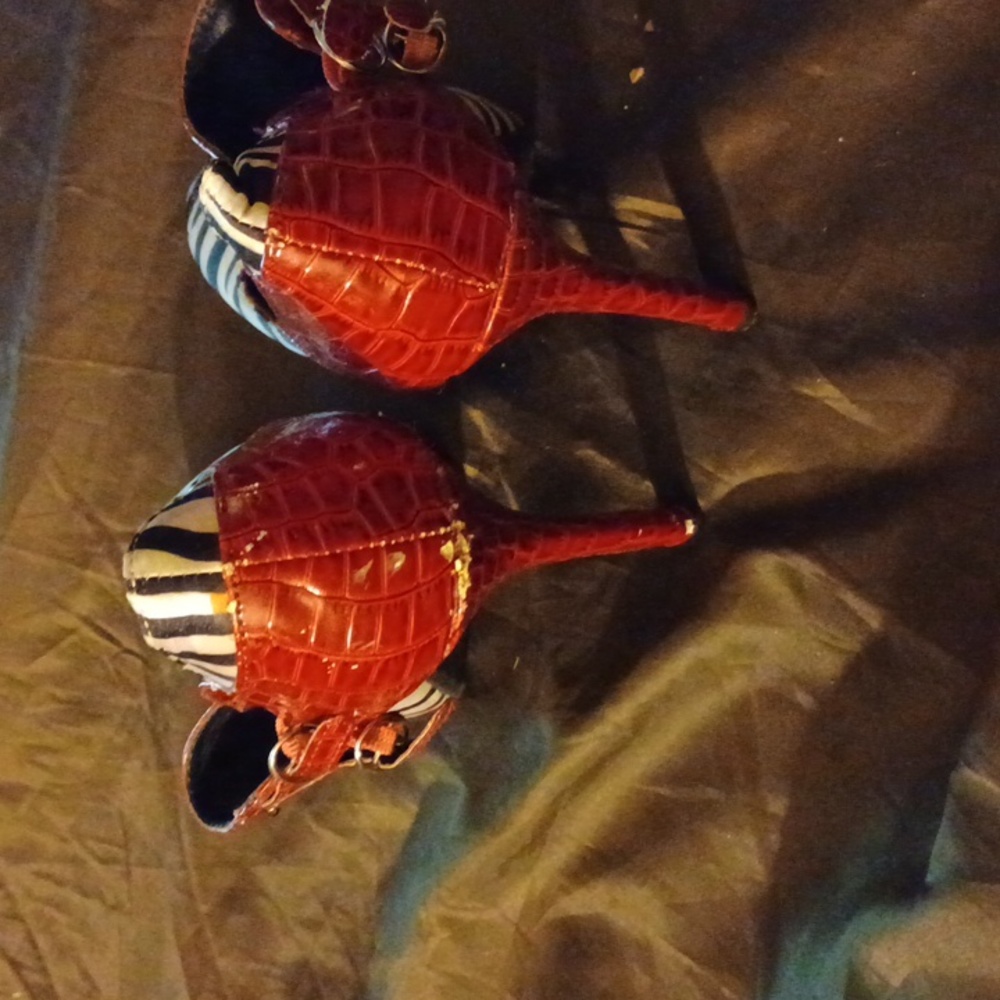 Heels - Picture 2 of 4